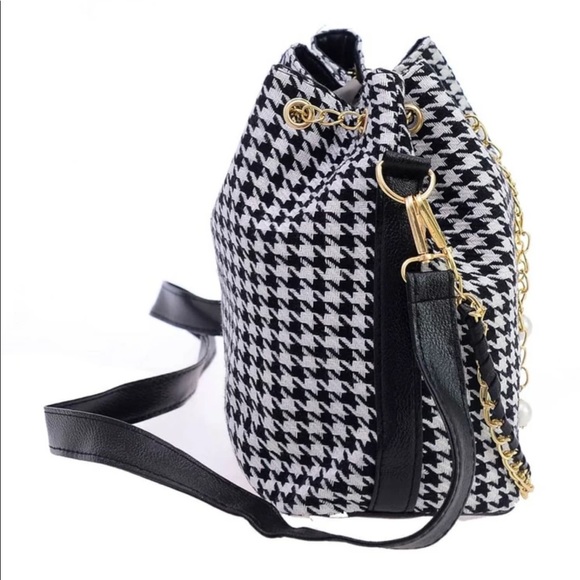 Houndstooth Print Drawstring Tassel Bucket Bag - Picture 2 of 8